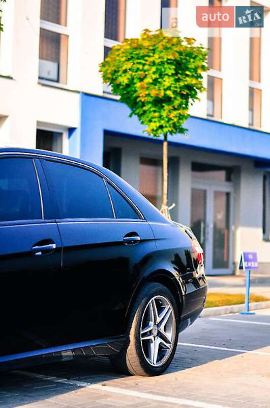 Седан Mercedes-Benz E-Class 2012 в Львове
