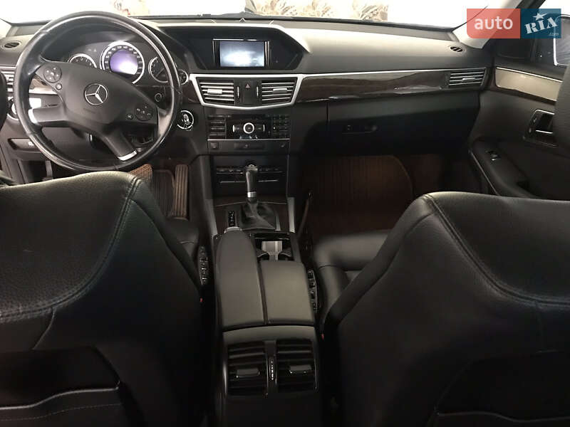 Седан Mercedes-Benz E-Class 2012 в Львове