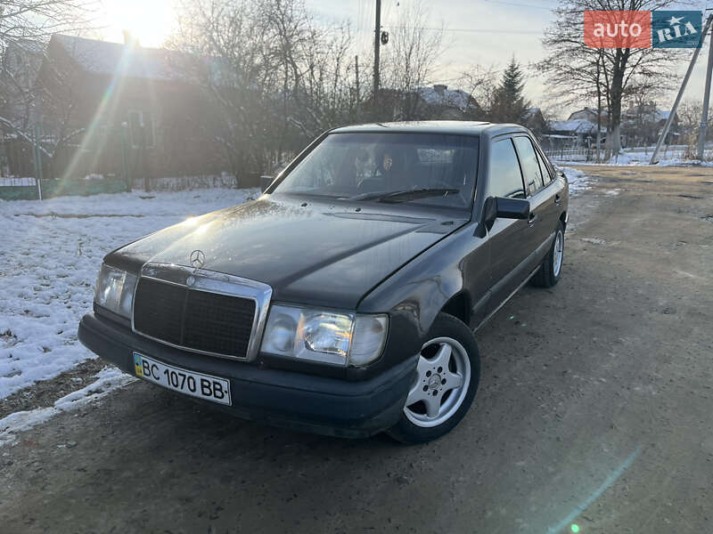 Седан Mercedes-Benz E-Class 1990 в Львові