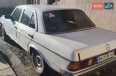 Седан Mercedes-Benz E-Class 1979 в Дубно