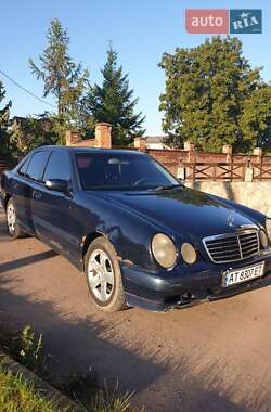 Седан Mercedes-Benz E-Class 2000 в Івано-Франківську