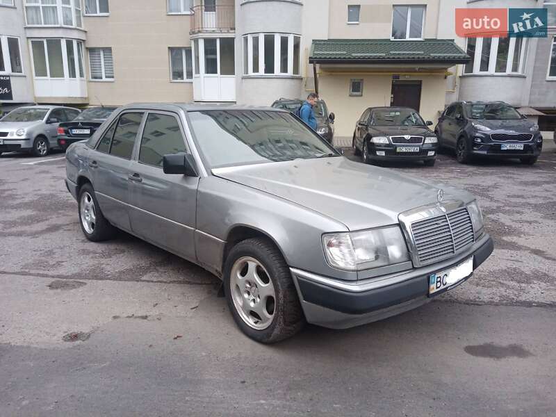 Седан Mercedes-Benz E-Class 1989 в Львове