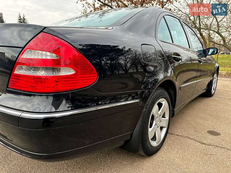 Седан Mercedes-Benz E-Class 2005 в Николаеве