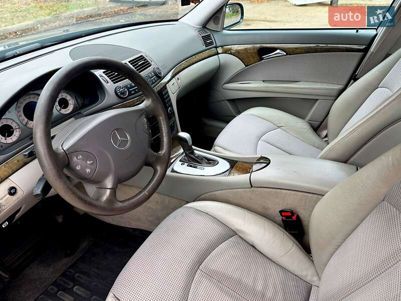 Седан Mercedes-Benz E-Class 2005 в Николаеве