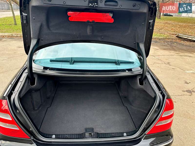 Седан Mercedes-Benz E-Class 2005 в Николаеве