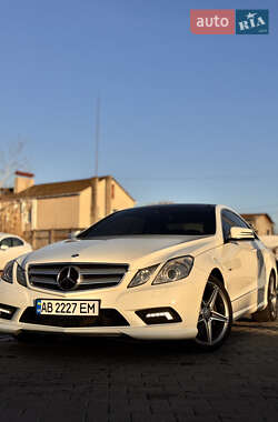 Купе Mercedes-Benz E-Class 2011 в 