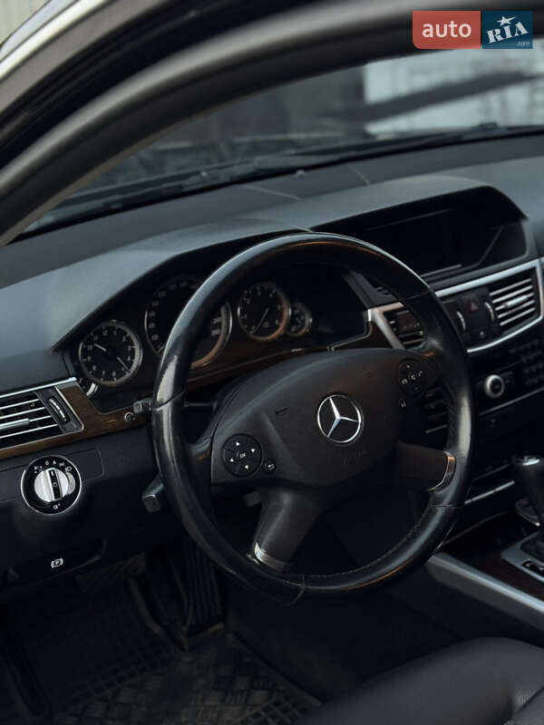 Седан Mercedes-Benz E-Class 2009 в Иршаве