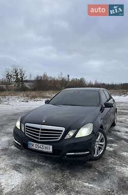 Седан Mercedes-Benz E-Class 2011 в Березному