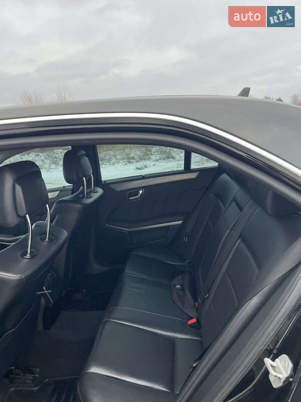 Седан Mercedes-Benz E-Class 2011 в Березному