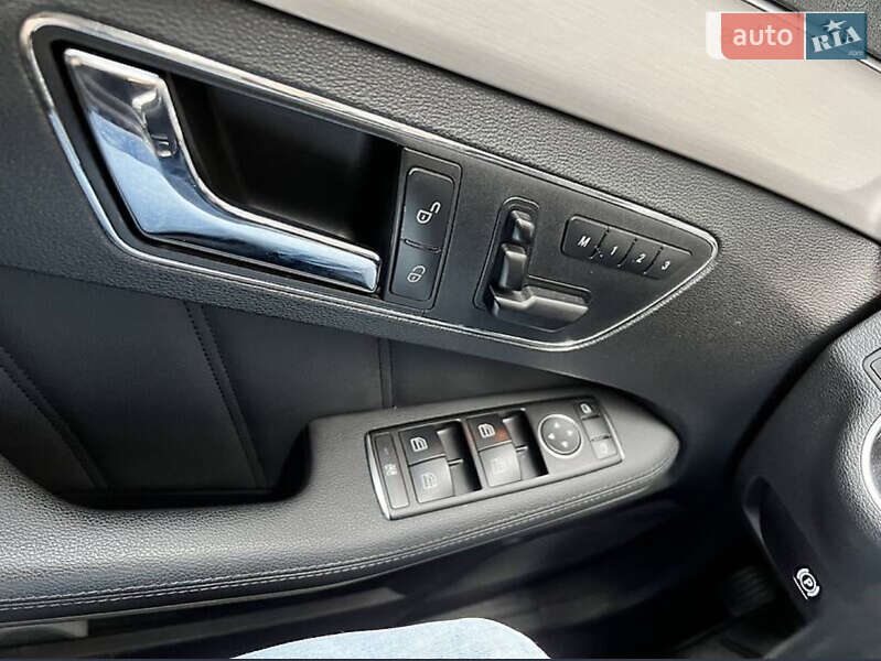 Седан Mercedes-Benz E-Class 2011 в Березному