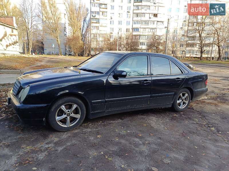Седан Mercedes-Benz E-Class 2001 в Харькове