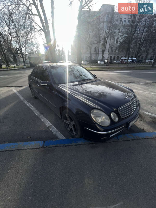 Седан Mercedes-Benz E-Class 2003 в Днепре