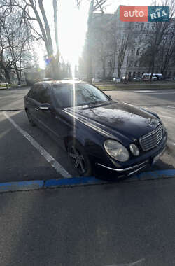 Седан Mercedes-Benz E-Class 2003 в Дніпрі