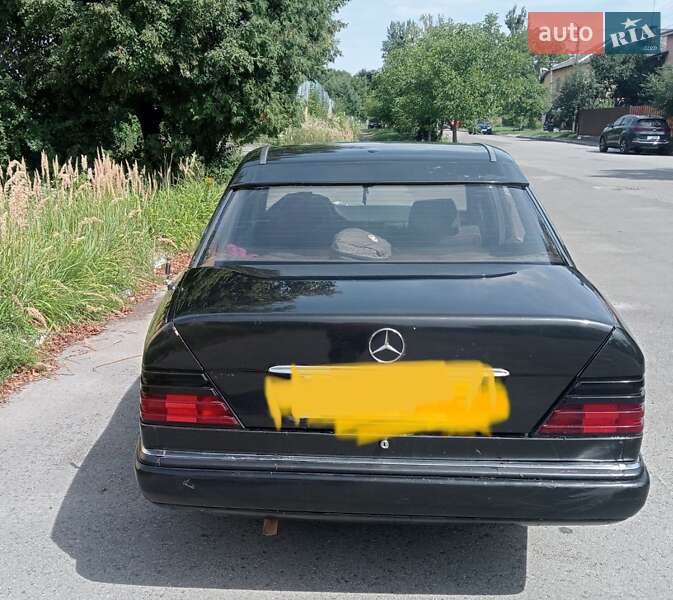 Седан Mercedes-Benz E-Class 1988 в Львове