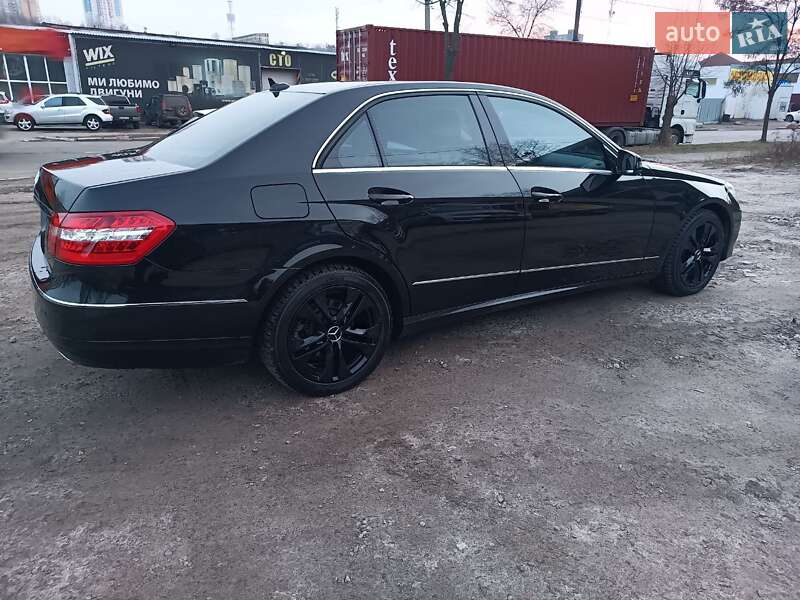 Седан Mercedes-Benz E-Class 2009 в Киеве