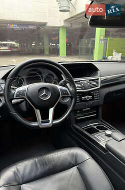 Седан Mercedes-Benz E-Class 2012 в Києві