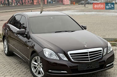 Седан Mercedes-Benz E-Class 2010 в Львові