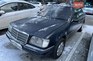 Седан Mercedes-Benz E-Class 1988 в Львові