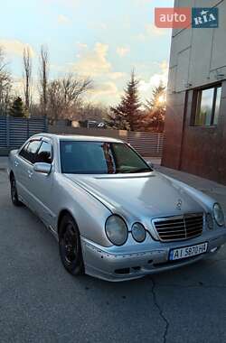 Седан Mercedes-Benz E-Class 2001 в Дніпрі