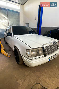 Седан Mercedes-Benz E-Class 1988 в Бережанах