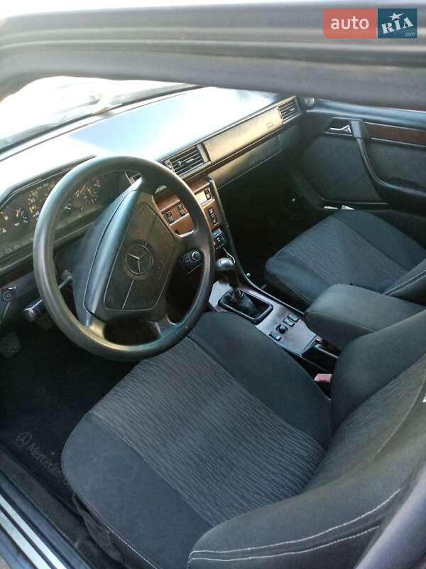 Седан Mercedes-Benz E-Class 1995 в Ровно