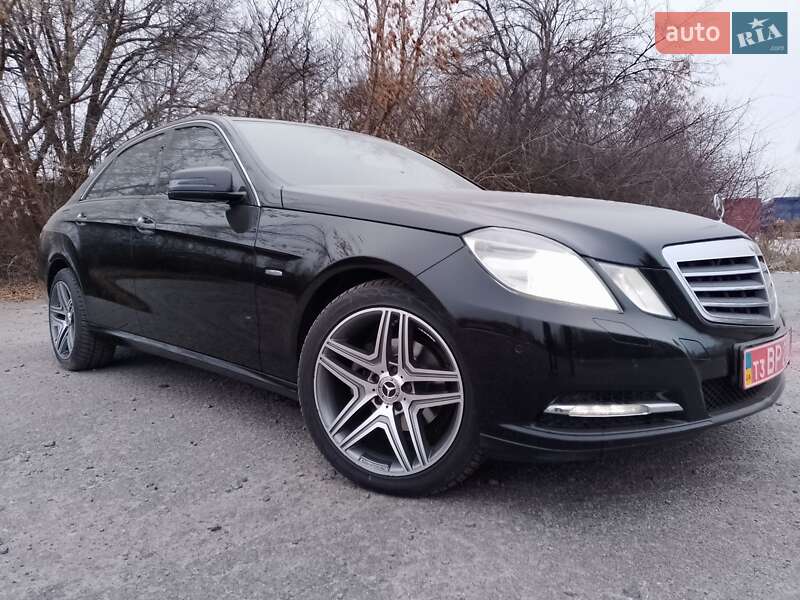 Седан Mercedes-Benz E-Class 2011 в Миргороді