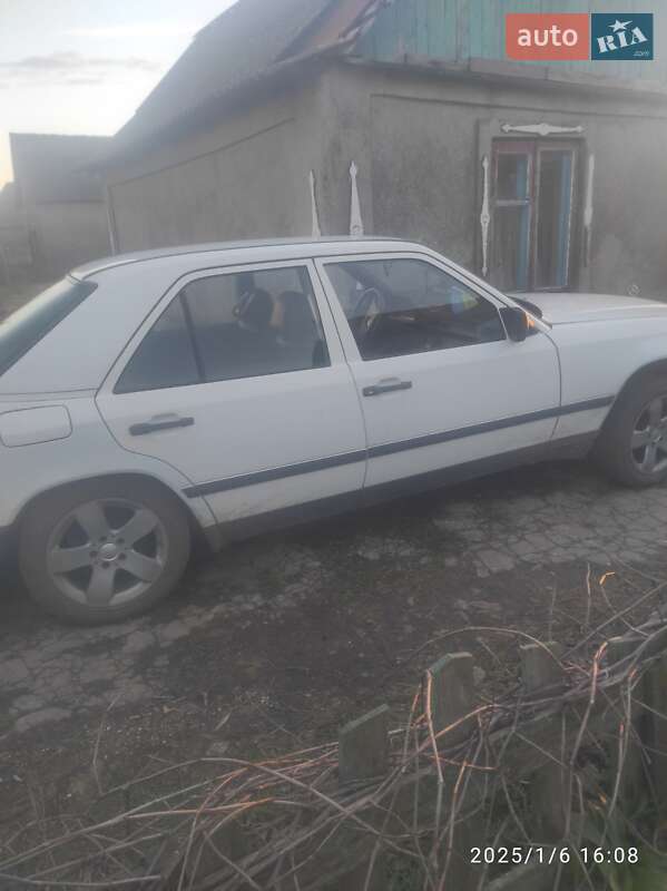 Седан Mercedes-Benz E-Class 1986 в Белгороде-Днестровском