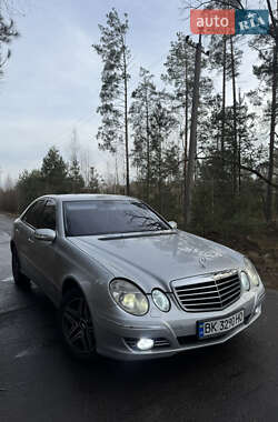 Седан Mercedes-Benz E-Class 2003 в Сарнах