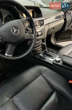 Седан Mercedes-Benz E-Class 2010 в Староконстантинове