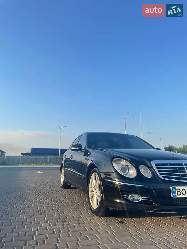 Седан Mercedes-Benz E-Class 2006 в Николаеве
