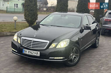 Седан Mercedes-Benz E-Class 2011 в Сарнах