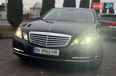 Седан Mercedes-Benz E-Class 2011 в Сарнах