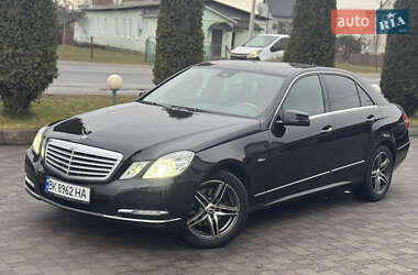 Седан Mercedes-Benz E-Class 2011 в Сарнах