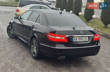 Седан Mercedes-Benz E-Class 2011 в Сарнах