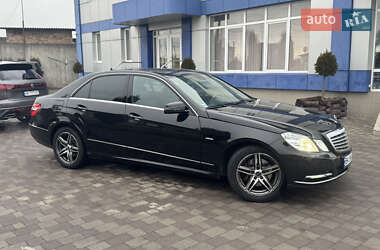 Седан Mercedes-Benz E-Class 2011 в Сарнах