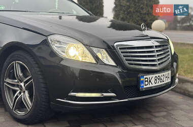 Седан Mercedes-Benz E-Class 2011 в Сарнах