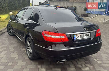 Седан Mercedes-Benz E-Class 2011 в Сарнах