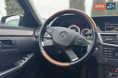 Седан Mercedes-Benz E-Class 2011 в Сарнах