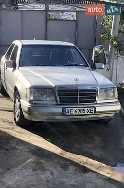 Седан Mercedes-Benz E-Class 1993 в Кам'янському