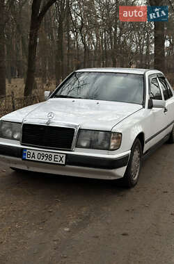 Седан Mercedes-Benz E-Class 1987 в Києві