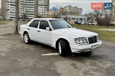 Седан Mercedes-Benz E-Class 1994 в Киеве