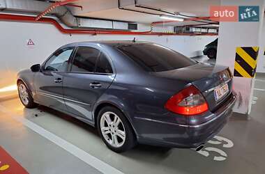 Седан Mercedes-Benz E-Class 2009 в Городенці