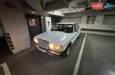 Седан Mercedes-Benz E-Class 1982 в Одесі