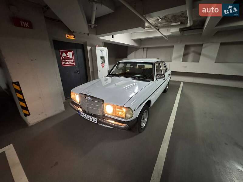 Седан Mercedes-Benz E-Class 1982 в Одессе