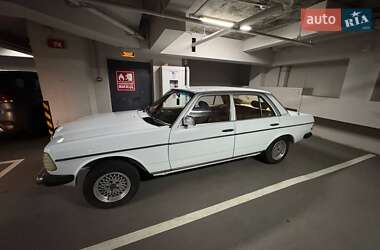 Седан Mercedes-Benz E-Class 1982 в Одессе