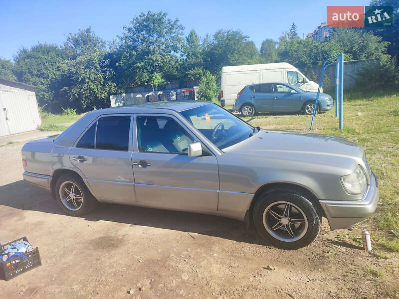 Седан Mercedes-Benz E-Class 1994 в Івано-Франківську