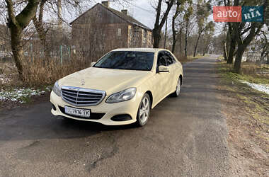 Седан Mercedes-Benz E-Class 2015 в Львове