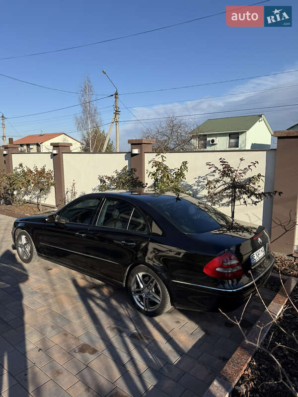 Седан Mercedes-Benz E-Class 2004 в Миколаєві