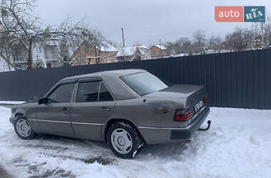Седан Mercedes-Benz E-Class 1986 в 