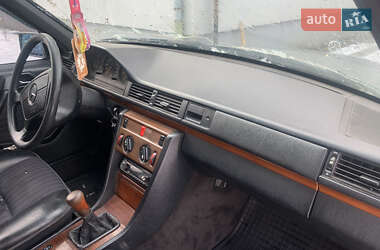 Седан Mercedes-Benz E-Class 1986 в 